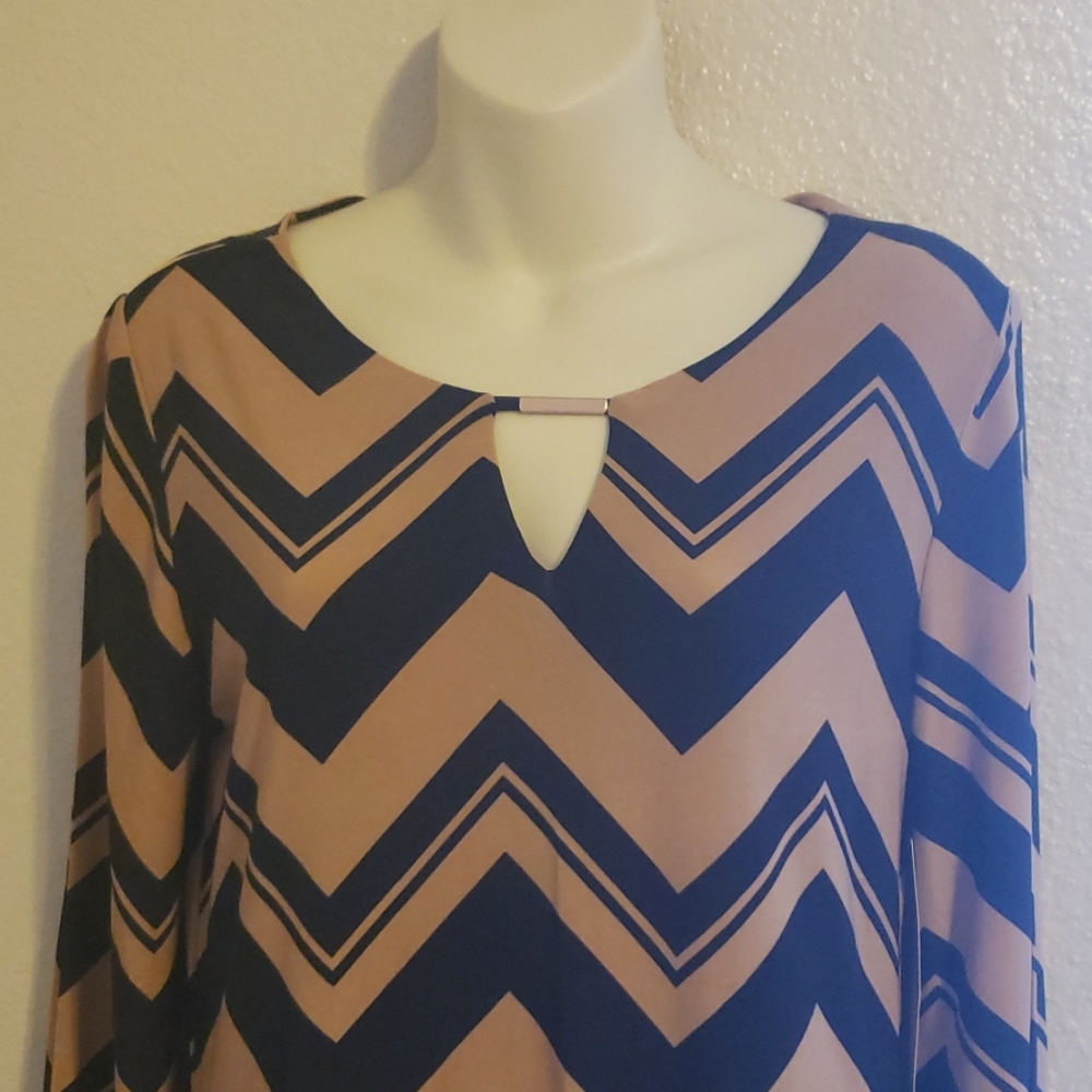 NEW Zigzag round neckline black tan midi dress